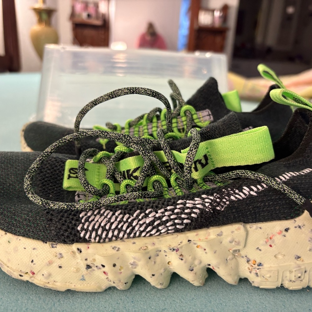 Nike Space Hippie 01
CARBON GREEN/WHITE-ELECTRIC GREEN - Picture 2 of 5